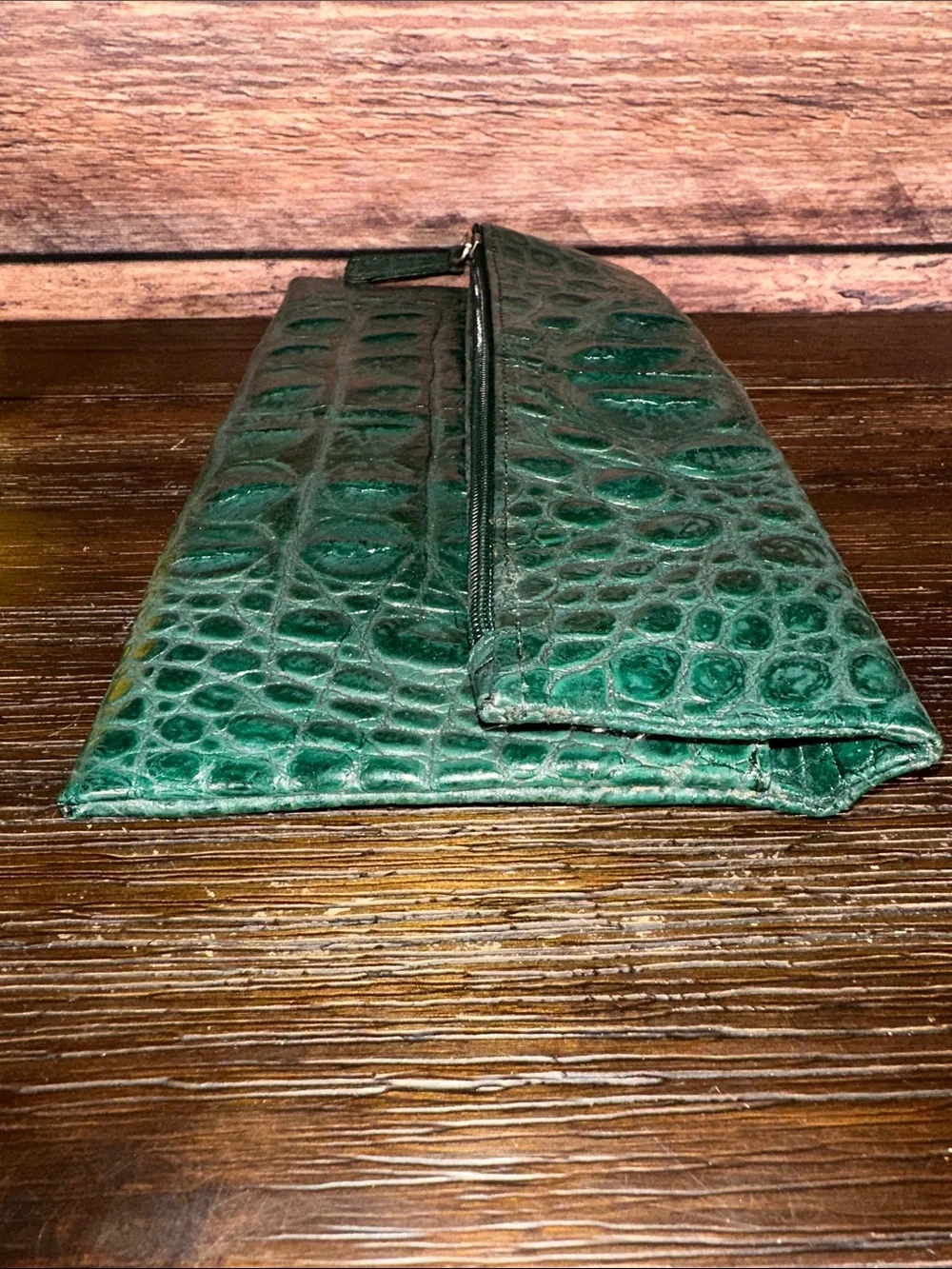 VEARI Hornback Crocodile Leather Clutch wallet in Rare Emerald Green